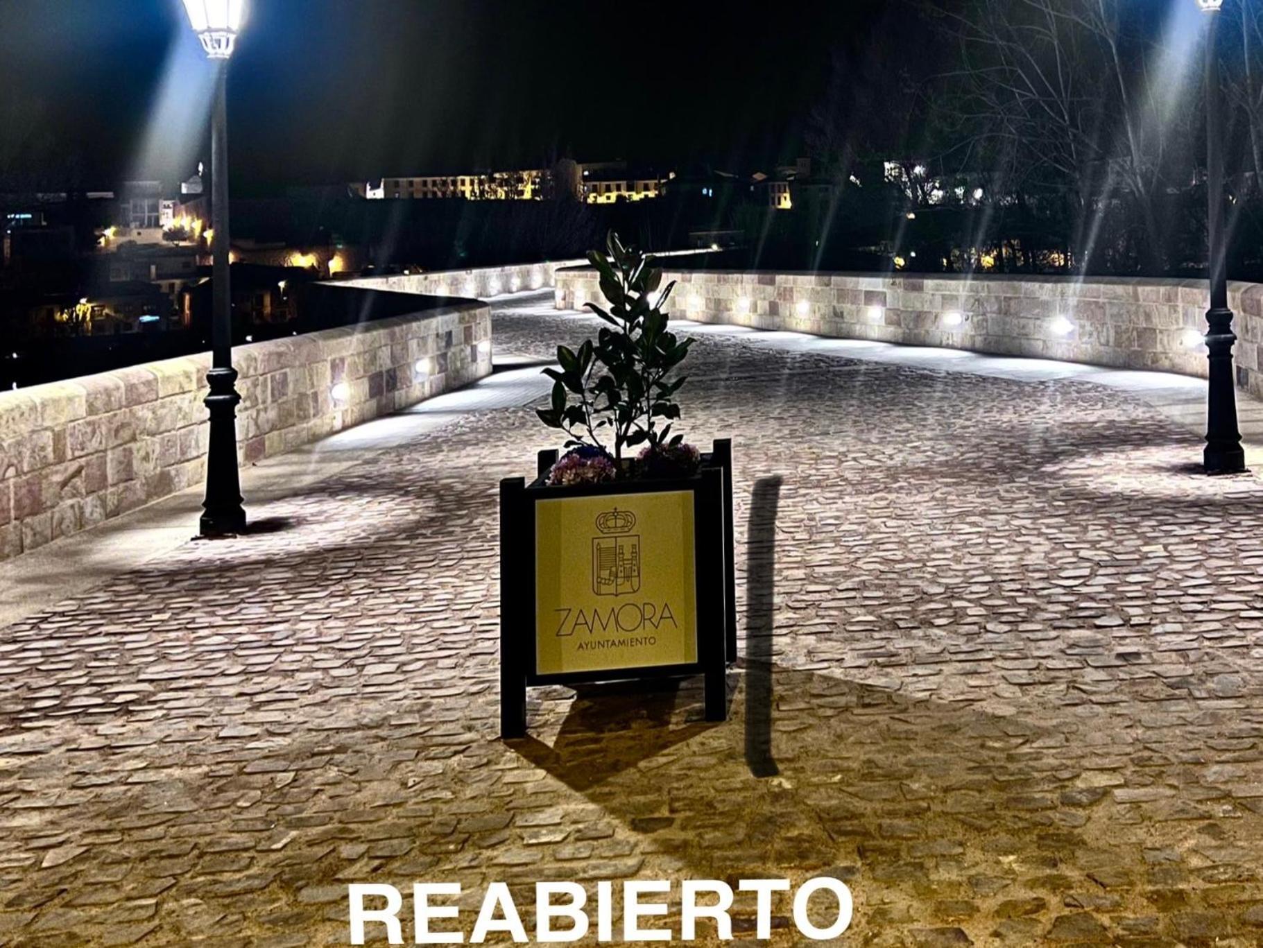 Hotel Puente De Piedra サモラ エクステリア 写真